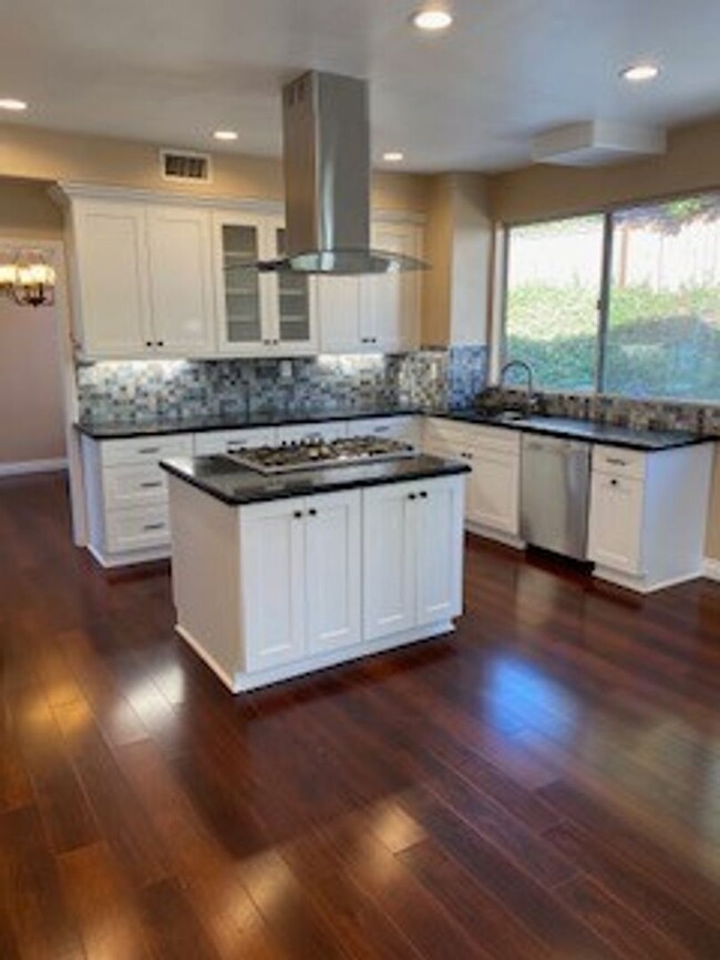Building Photo - Welcome Home to your beautiful 3 Bedroom h...