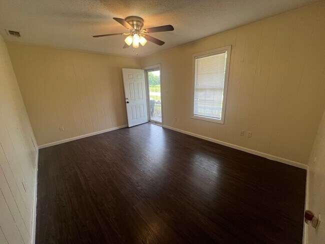 Foto del edificio - 2 Bedroom 1 Bathroom Duplex in Winterville!