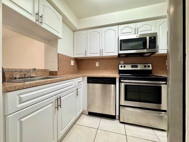 Foto del edificio - 8255 SW 152nd Ave