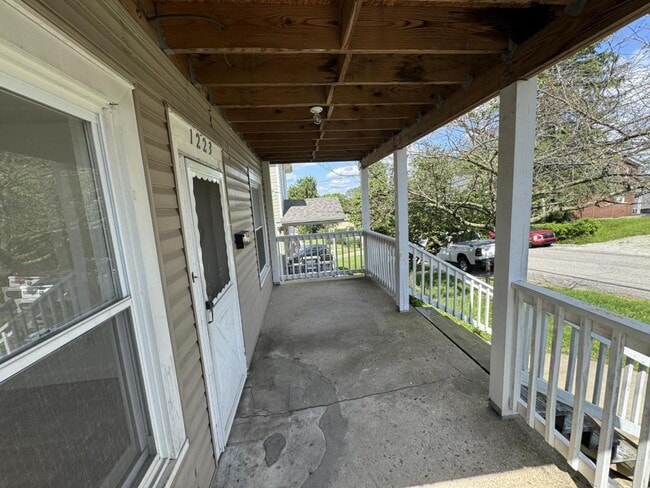 Building Photo - 1223 Colescott St