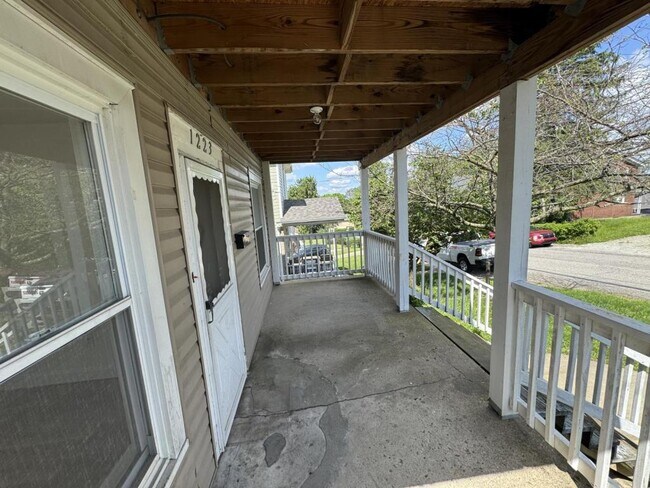 Photo - 1223 Colescott St House