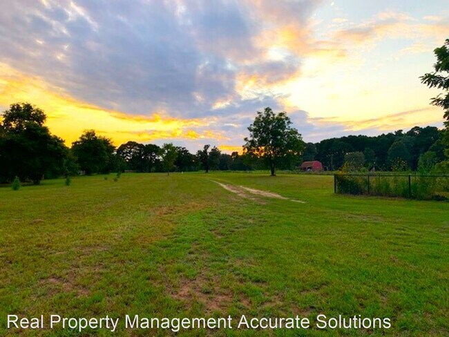 Building Photo - 3 br, 1.5 bath House - 2341 County Road 3412