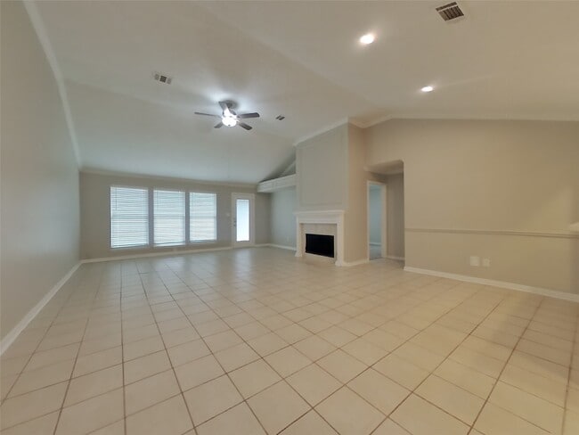 Building Photo - 5603 Rivertree Ln