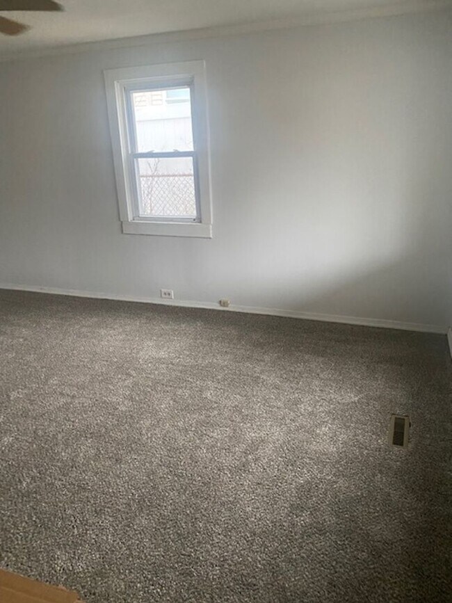 Foto del edificio - 2 bed 1 bath