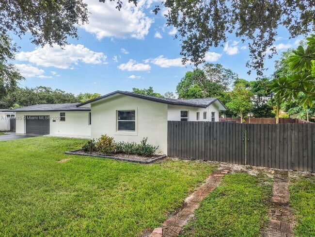 Foto del edificio - 740 Beachwood Ln