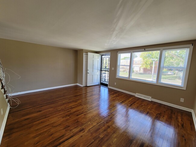 Building Photo - 5425 Bucknell Rd