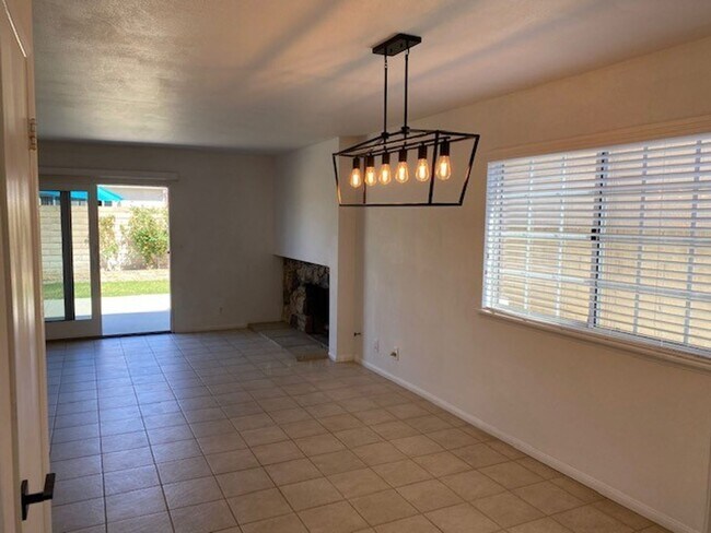 Building Photo - 5 Bedroom 3 Bath 2 Story Corner Lot Home,
