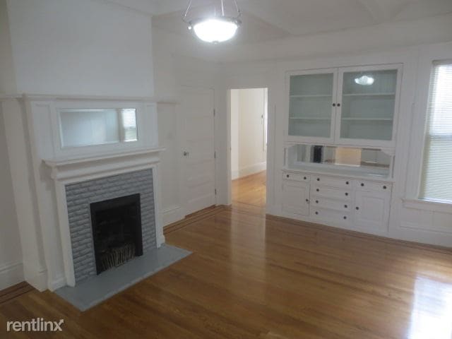 Primary Photo - 945 Oak St