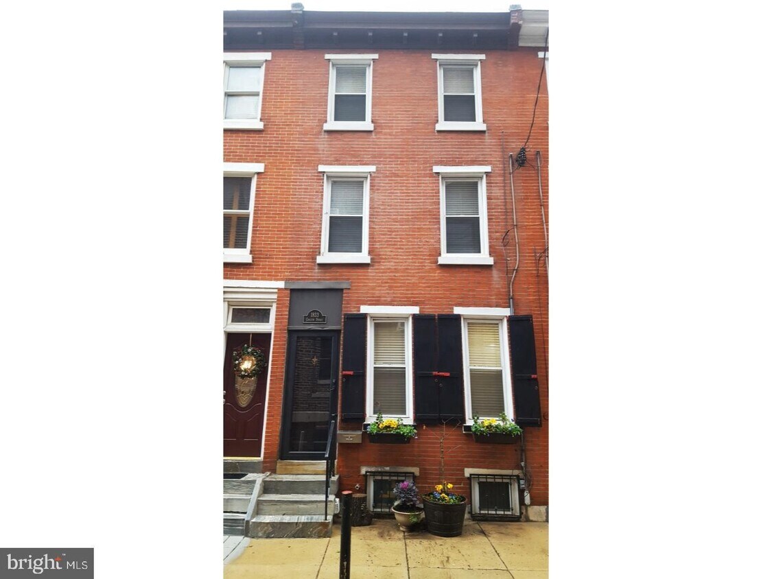 Primary Photo - 1833 Carlton St