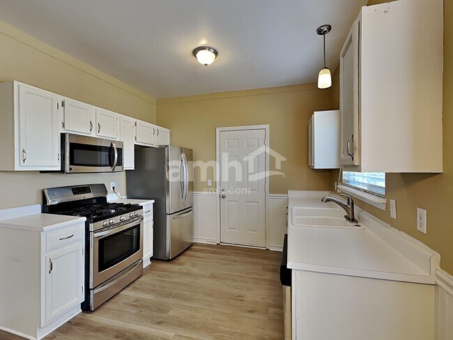 Foto del edificio - 931 Balsam Wood Ln