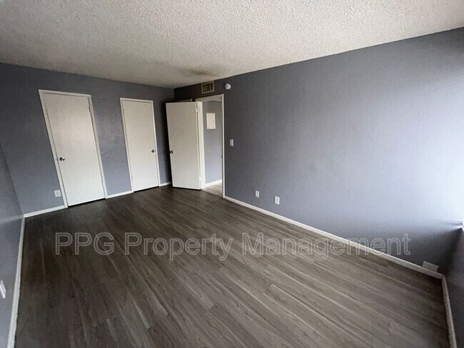 Foto del edificio - 2413 W Hazelwood St