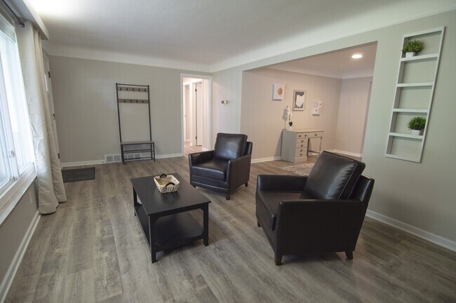 Foto del edificio - 6125 Broadview Rd