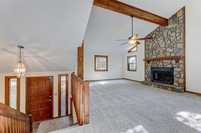 Building Photo - 430 Chimney Bluff