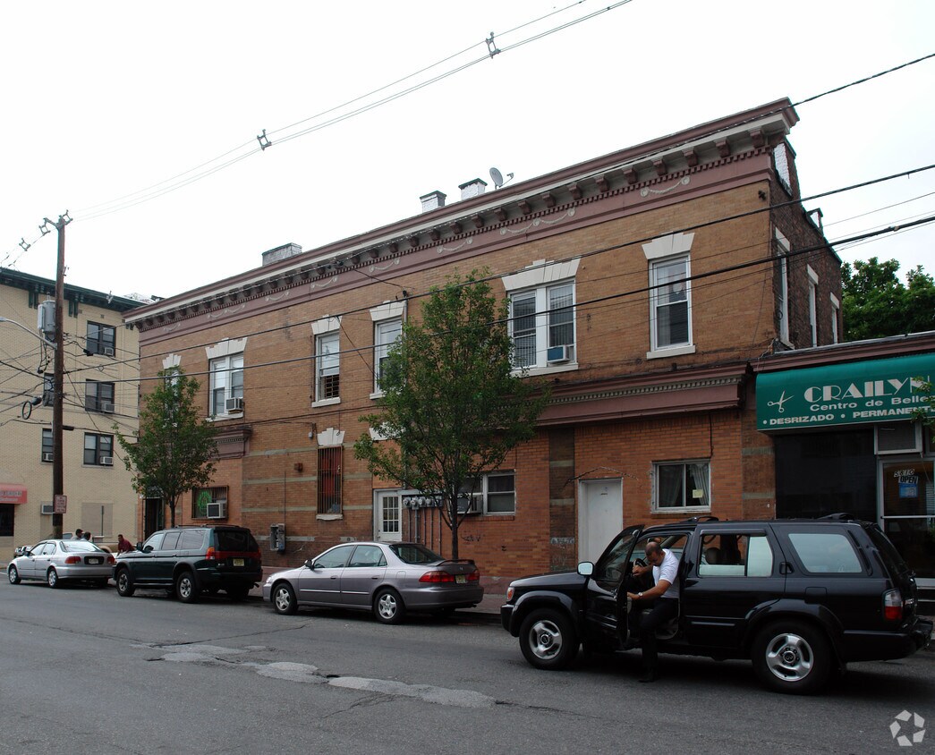 Building Photo - 5816 Hudson Ave