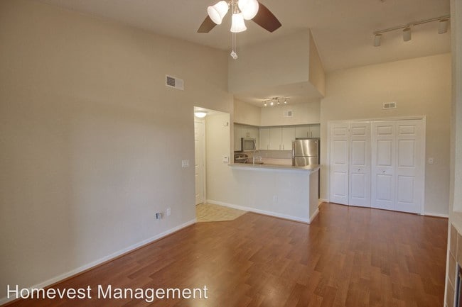 Building Photo - 1 br, 1 bath House - 2167 Lake Debra Dr #736