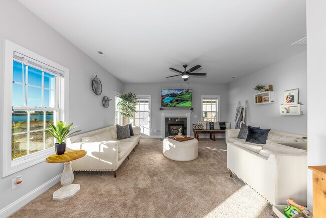 Foto del edificio - 1024 Loretta Ln