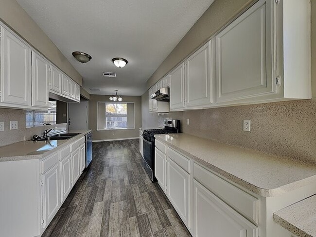 Building Photo - 2307 Romayor Ct