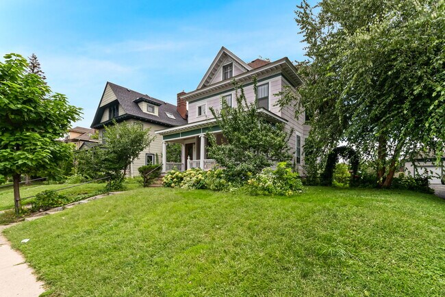 Foto del edificio - 2217 Aldrich Avenue South
