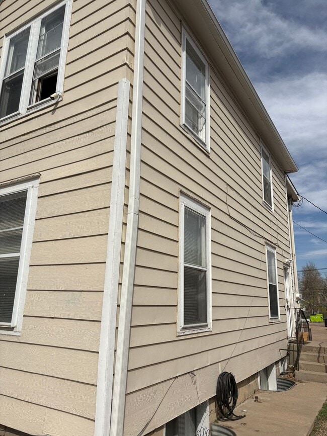 Building Photo - Spacious 2 Bedroom 1 Bath Home Across from UNC