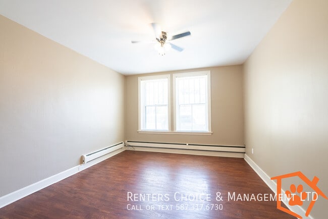 Building Photo - 2 Bedroom Pet Friendly, Utilities Included...