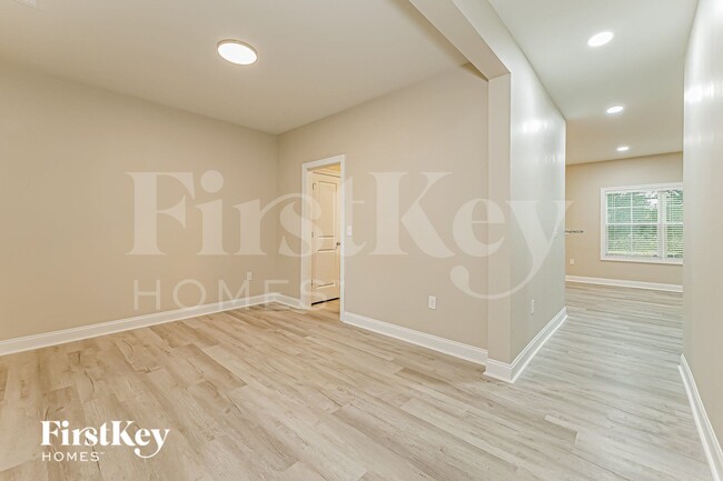 Building Photo - 2121 Ledford Rd