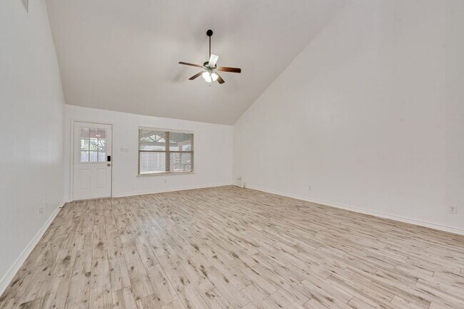 Foto del edificio - Spacious 5-Bedroom Home with Game Room & Amazing Backyard in Paloma Creek