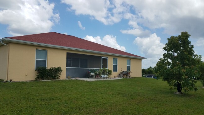 Building Photo - 364 Pinehurst Ave