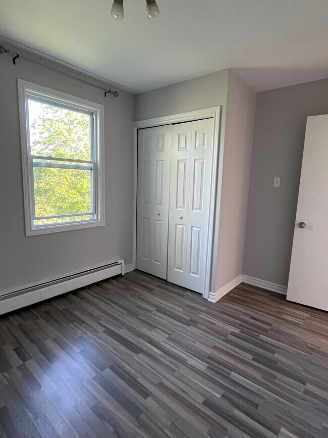 Building Photo - SPACIOUS RENOVATED TWO BEDROOM APARTMENT - COLE HARBOUR