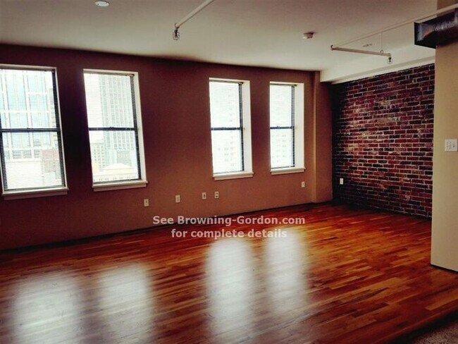 Building Photo - 700 Church St