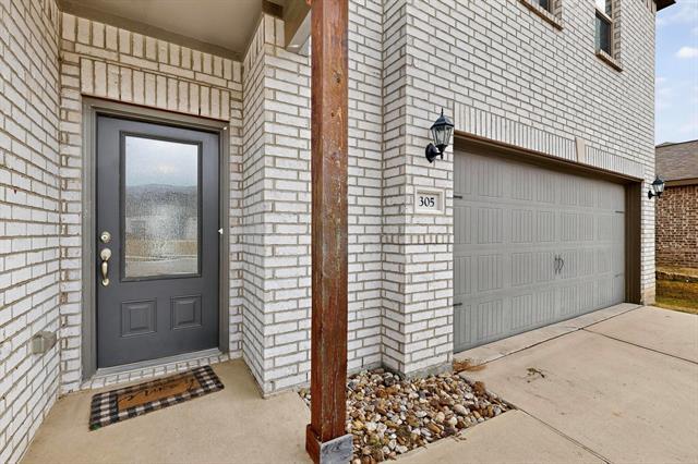 Foto del edificio - 305 Honeysuckle Ln