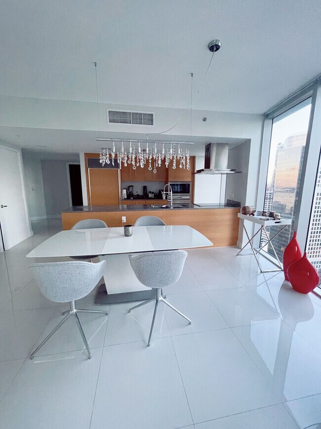 Building Photo - 495 Brickell