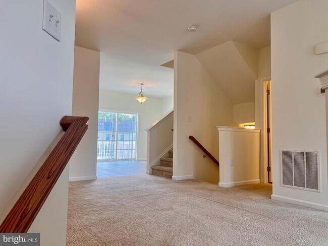 Foto del edificio - 654 Jacobsen Cir
