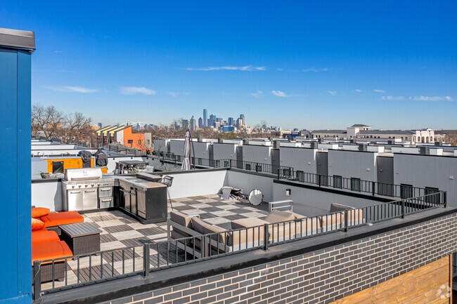 Rooftop Patios - 422 W 9th St