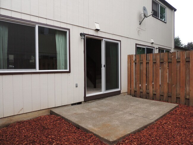 Patio - 323 S Locust St