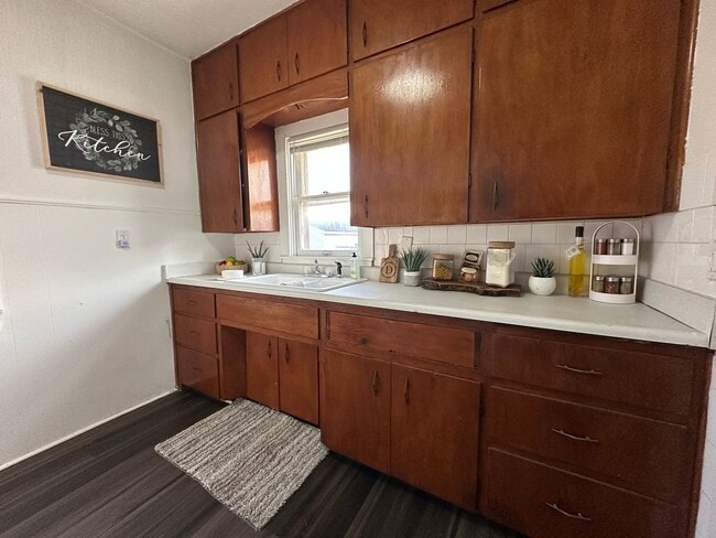 Building Photo - 3 bed, 1.75 bath home for rent in Waterloo