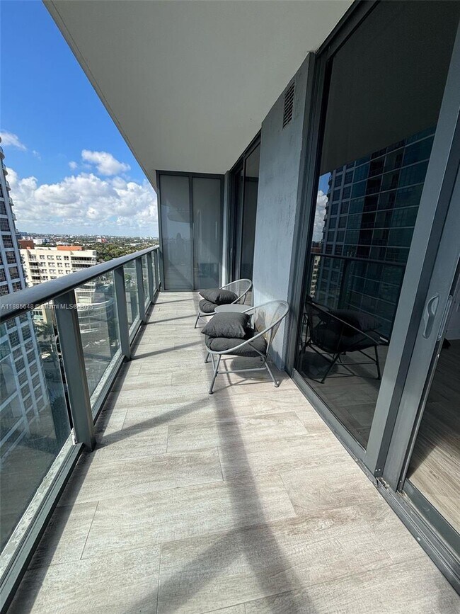 Foto del edificio - 121 NE 34th St