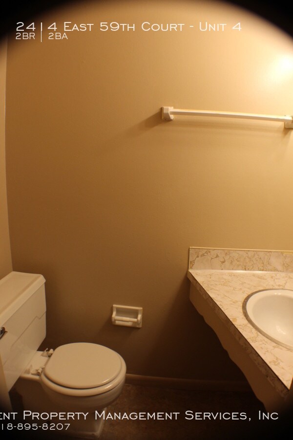 Building Photo - 2414 E 59th Ct