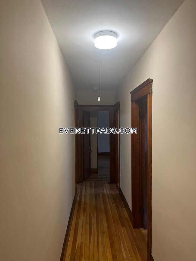 Foto del edificio - 142 Glendale St