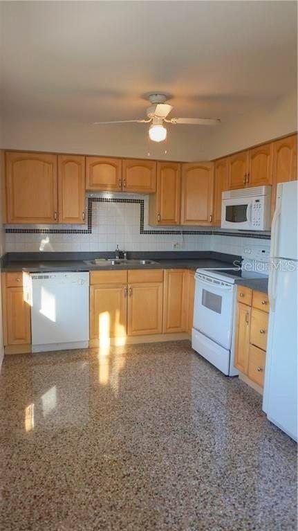 Foto del edificio - 14501 N Bayshore Dr