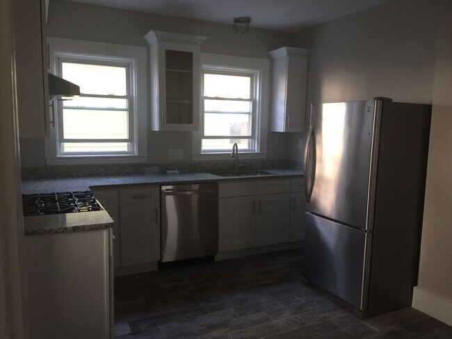 Building Photo - 104 Bowdoin St
