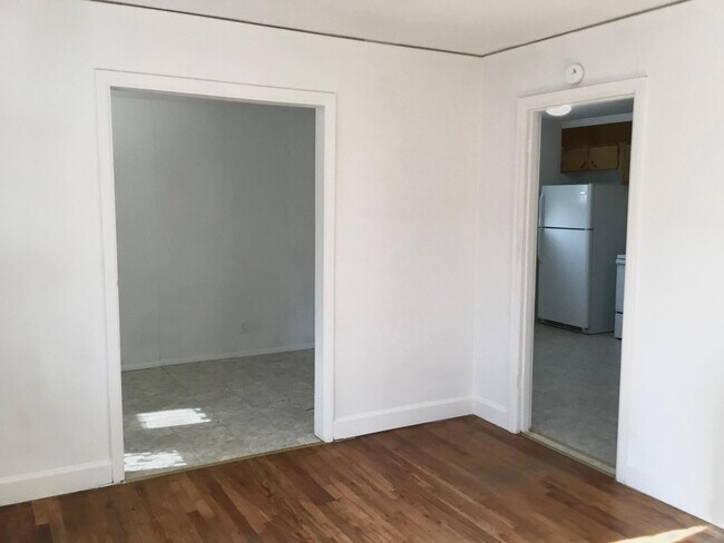 Building Photo - 27 W 51st St
