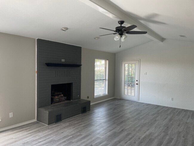 Building Photo - 2117 Parkside Dr