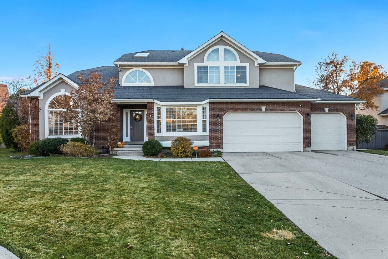 Primary Photo - 5253 S Saddleback Dr