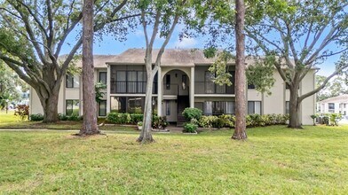 Building Photo - 2568 Pine Ridge Way S