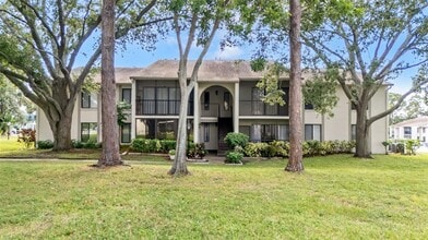 Building Photo - 2568 Pine Ridge Way S