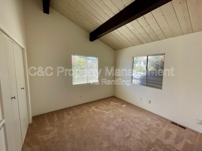 Building Photo - 599 Irving Ave