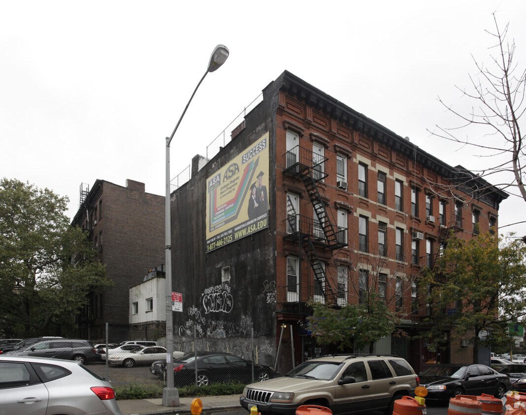Primary Photo - 65 Bond St