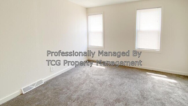Building Photo - 227 Creve Coeur St