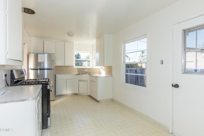Building Photo - 2263 Alameda Ave