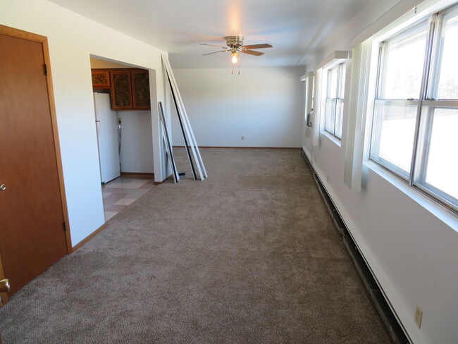 Building Photo - 7569 Parkview Rd